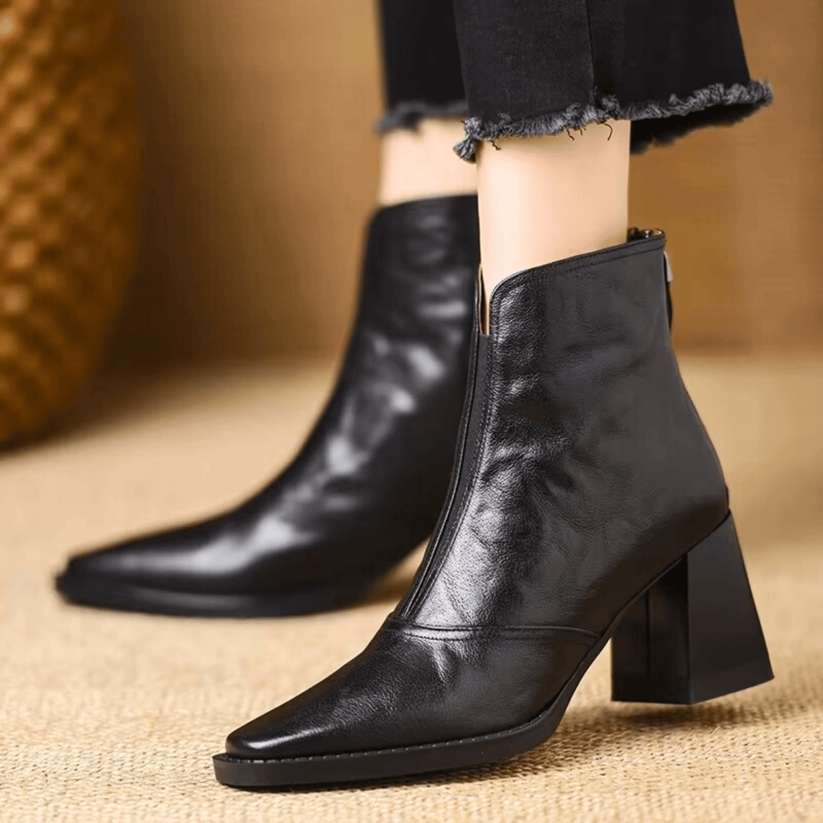 Claudia™ | Elegant Mid-Heel Ankle Boots