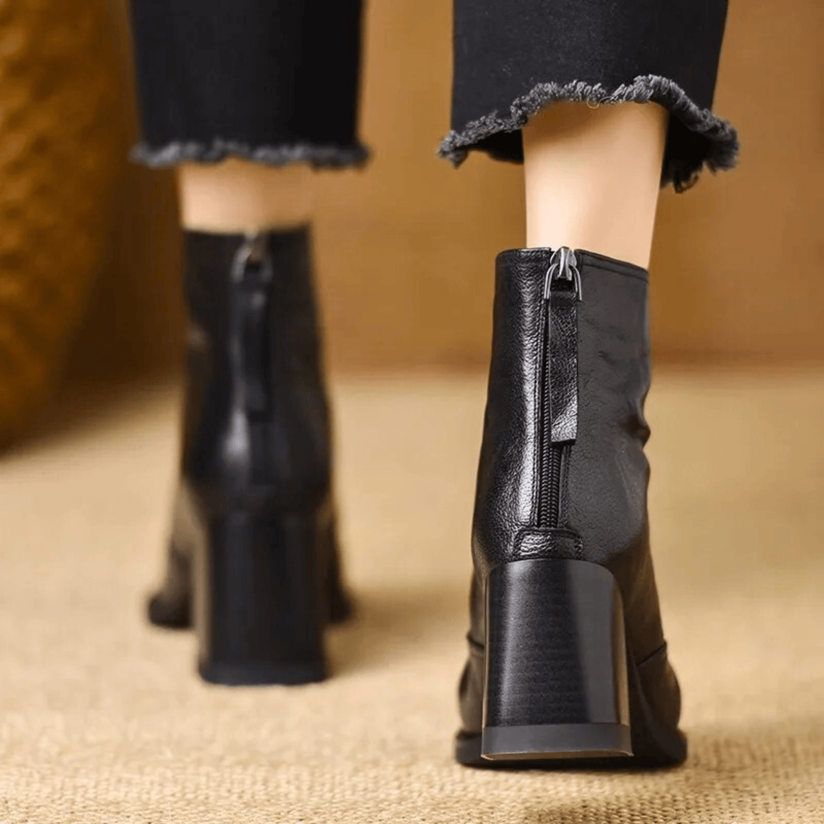 Claudia™ | Elegant Mid-Heel Ankle Boots