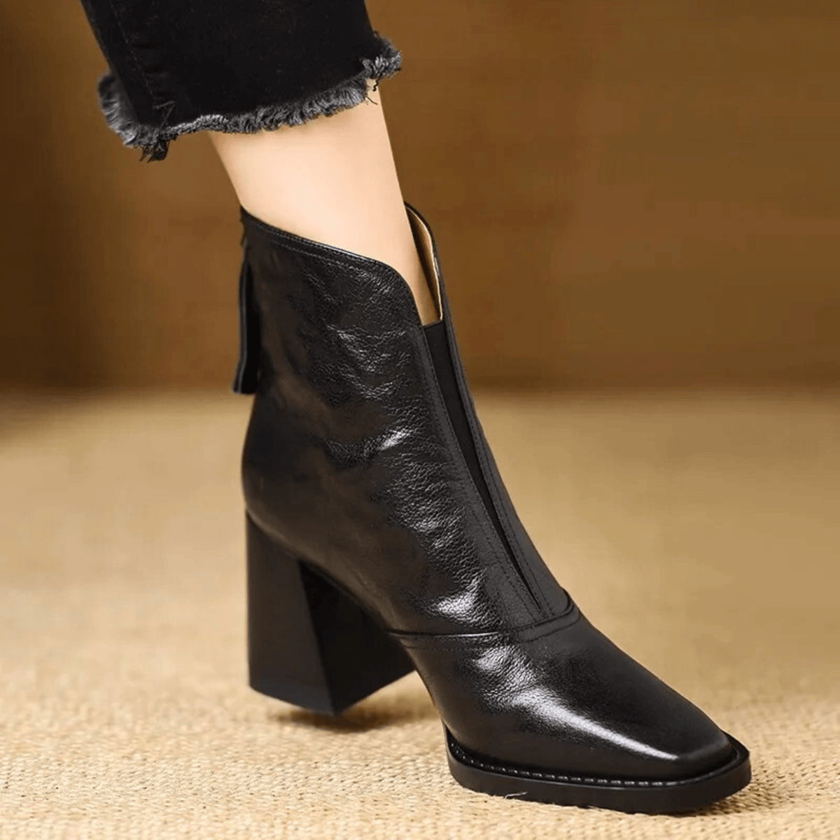 Claudia™ | Elegant Mid-Heel Ankle Boots