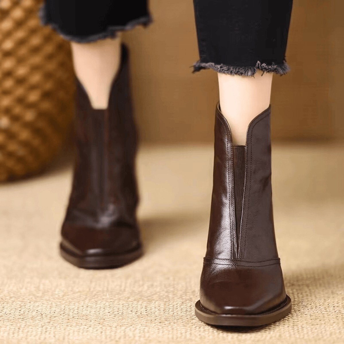 Claudia™ | Elegant Mid-Heel Ankle Boots