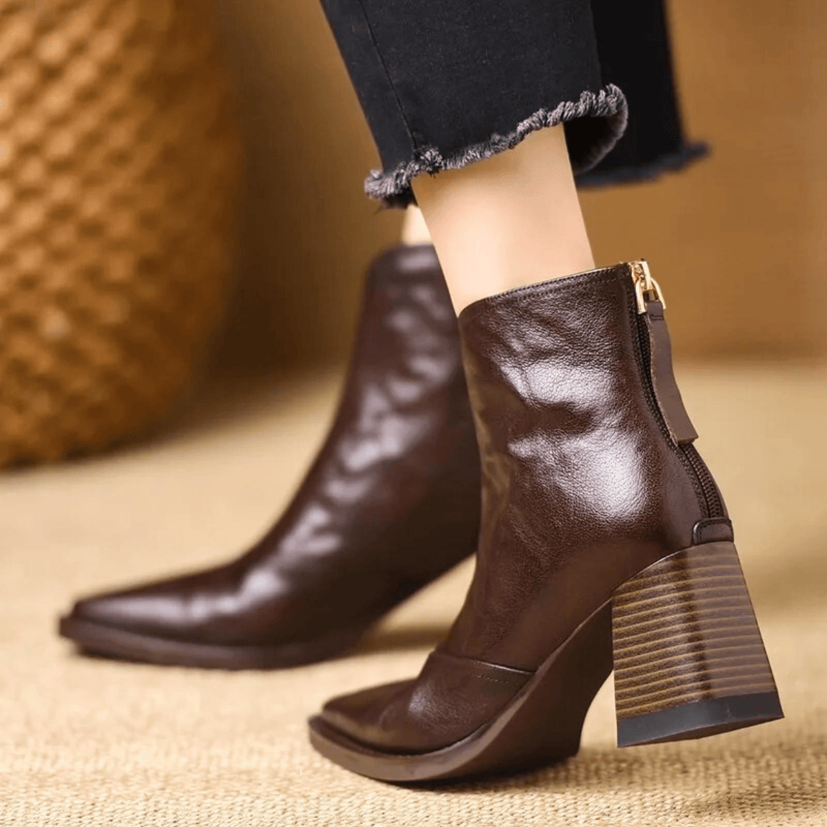 Claudia™ | Elegant Mid-Heel Ankle Boots