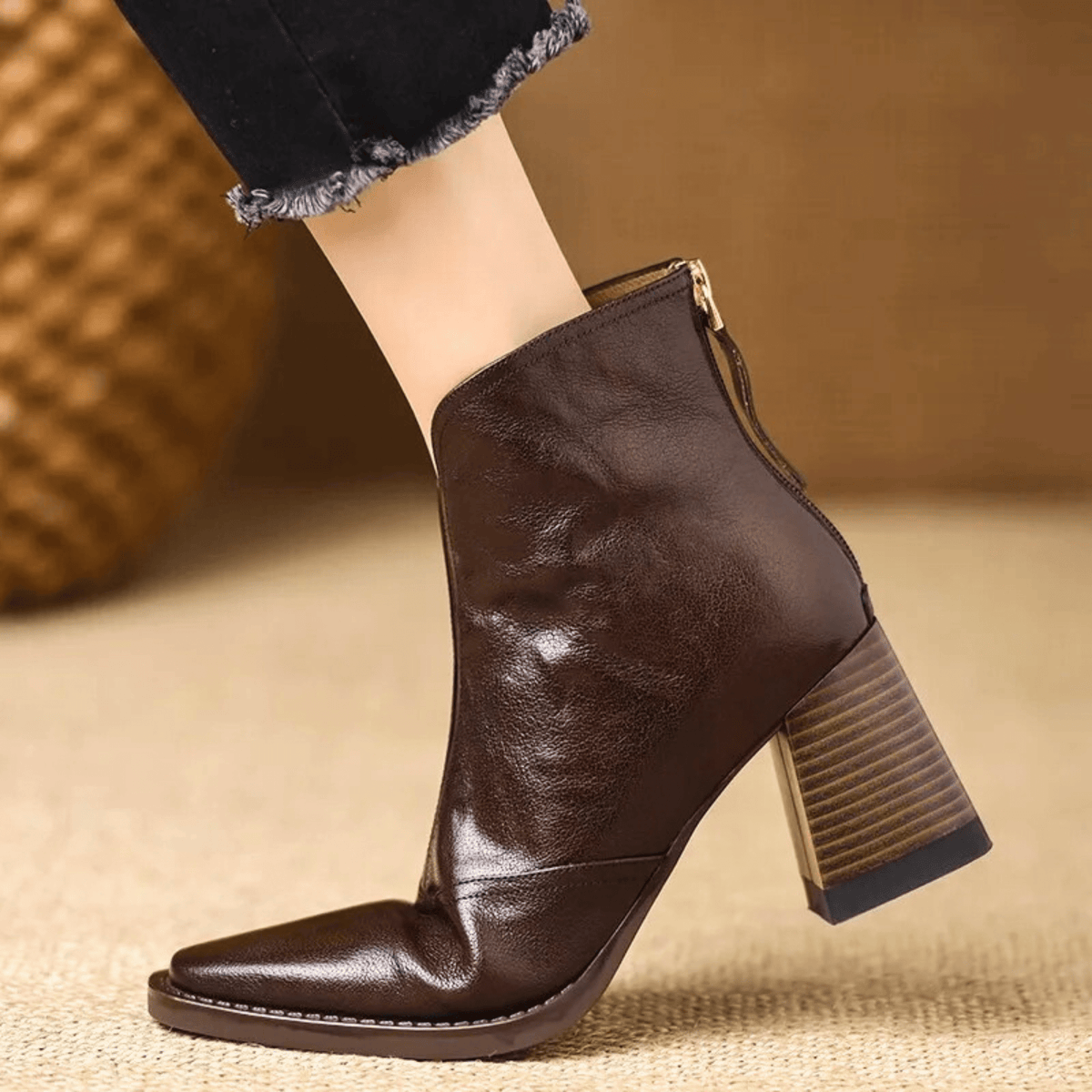 Claudia™ | Elegant Mid-Heel Ankle Boots